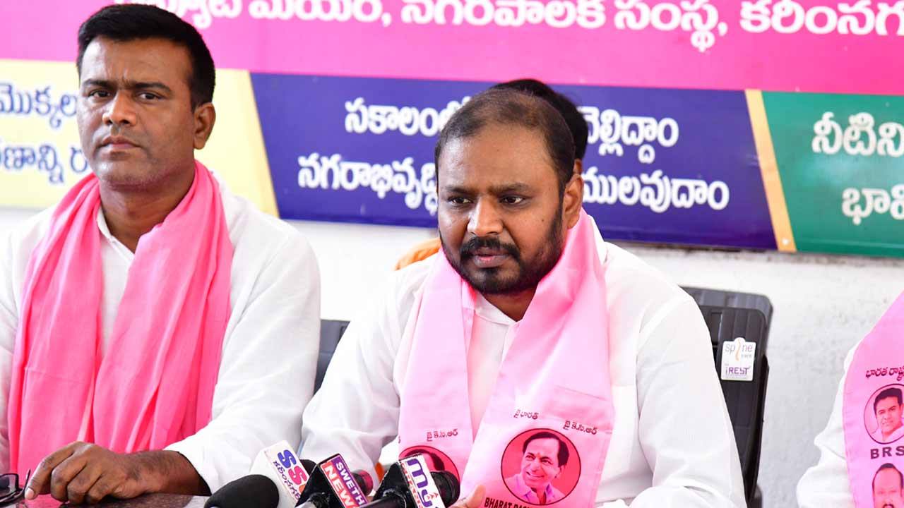 నిధులు తీసుకురాని బండికి ఓట్లు అడిగే హక్కు లేదు : అనిల్‌ కుర్మాచలం