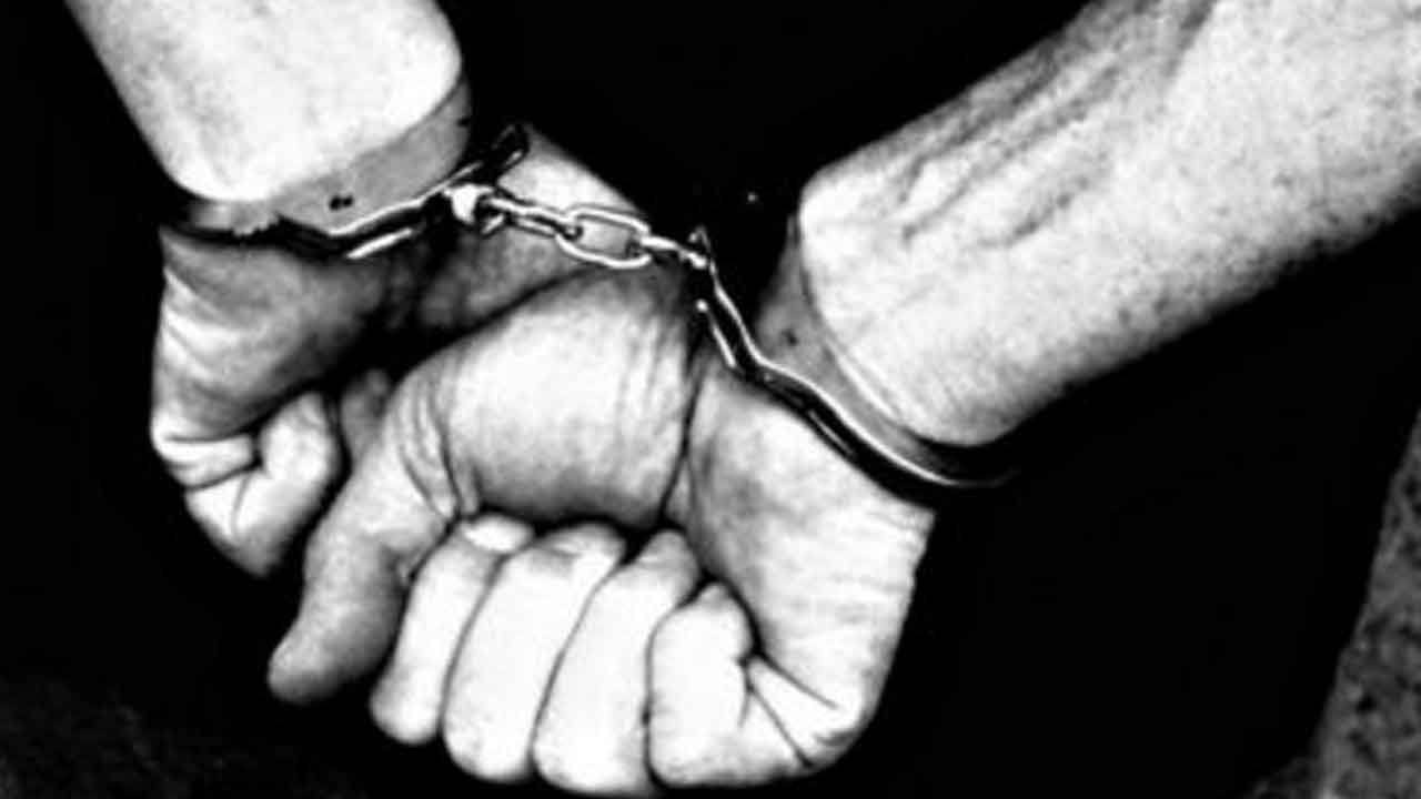 2.5 కోట్లు ఇస్తే.. ఈవీఎం మార్చేస్తా