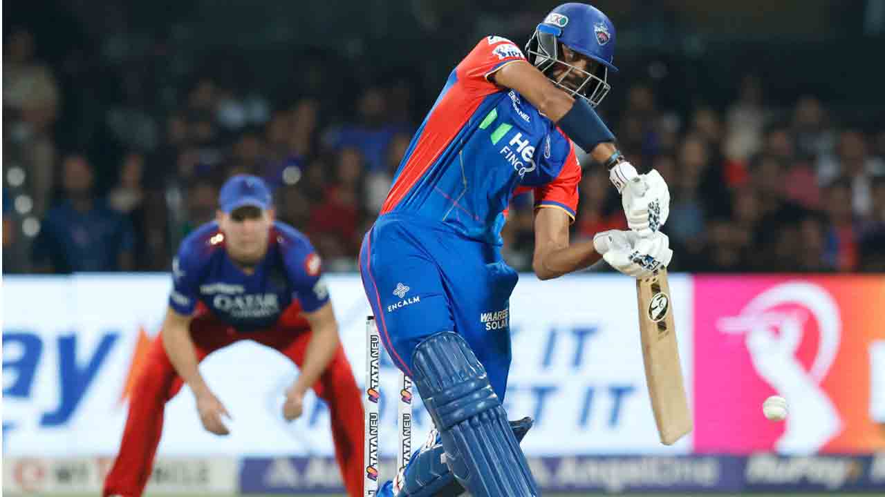 RCB vs DC | స్ట‌బ్స్ ర‌నౌట్.. పోరాడుతున్న అక్ష‌ర్ ప‌టేల్