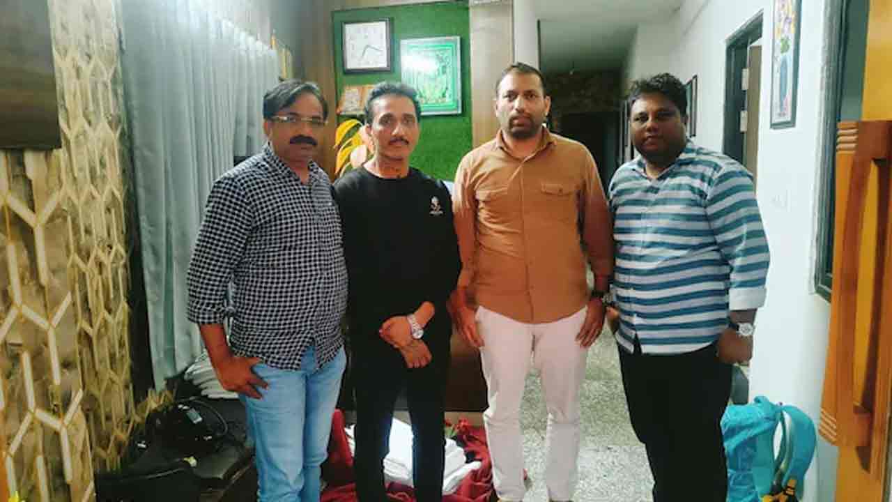 Billboard Collapse: ఆ హోర్డింగ్ ఓన‌ర్‌ను ప‌ట్టుకునేందుకు భారీ ఆప‌రేష‌న్‌.. అత‌నెలా చిక్కాడంటే?