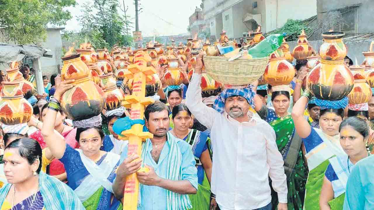 వైభవంగా భీరన్నస్వామి బోనాలు