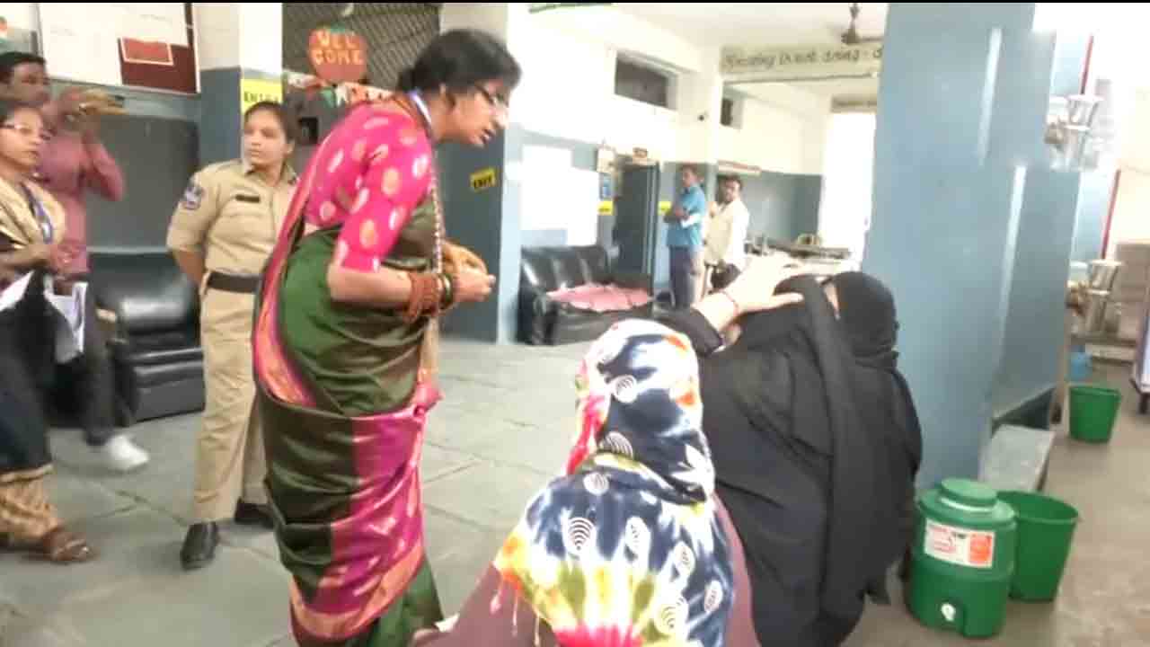 Muslim Voters | ముస్లిం మహిళా ఓటర్లపై ధర్మపురి అరవింద్, మాధవీలత అభ్యంతరం.. వీడియో