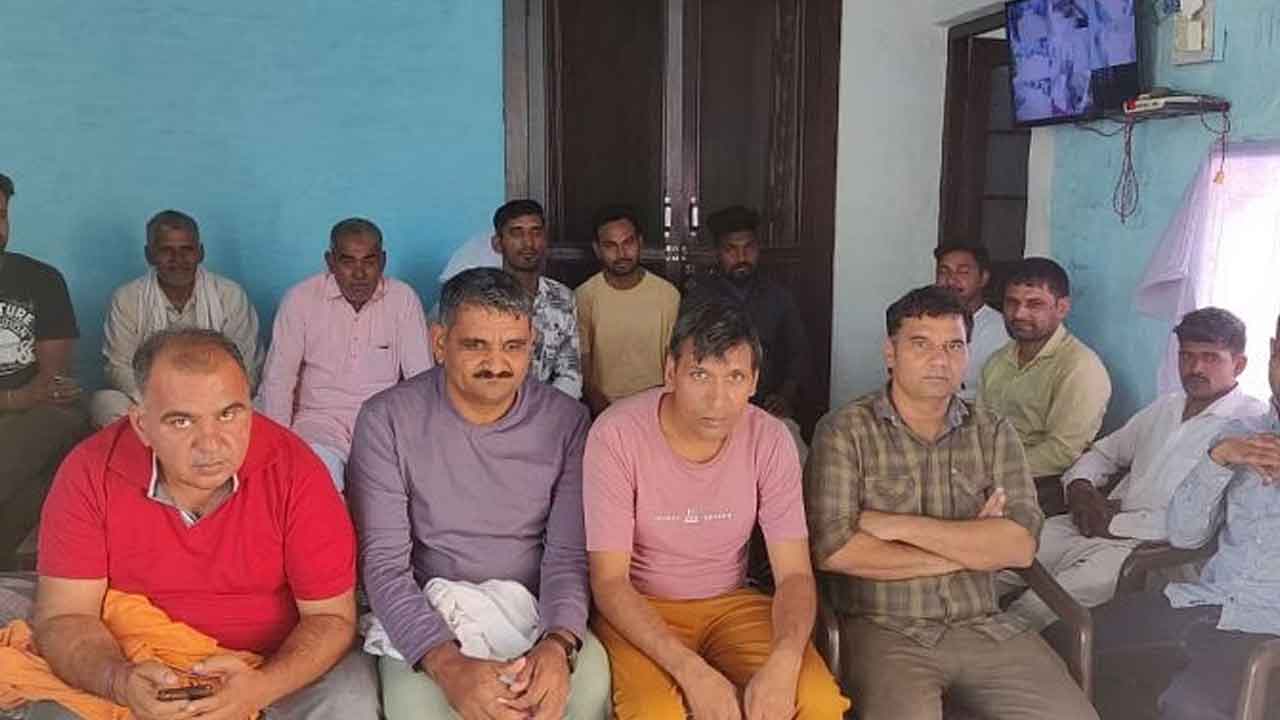 బ్రహ్మచారులకు పెన్షన్ ఇస్తేనే ఓటు