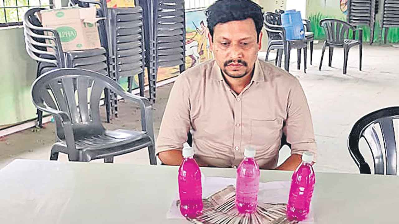 ఏసీబీకి చిక్కిన ఏవో