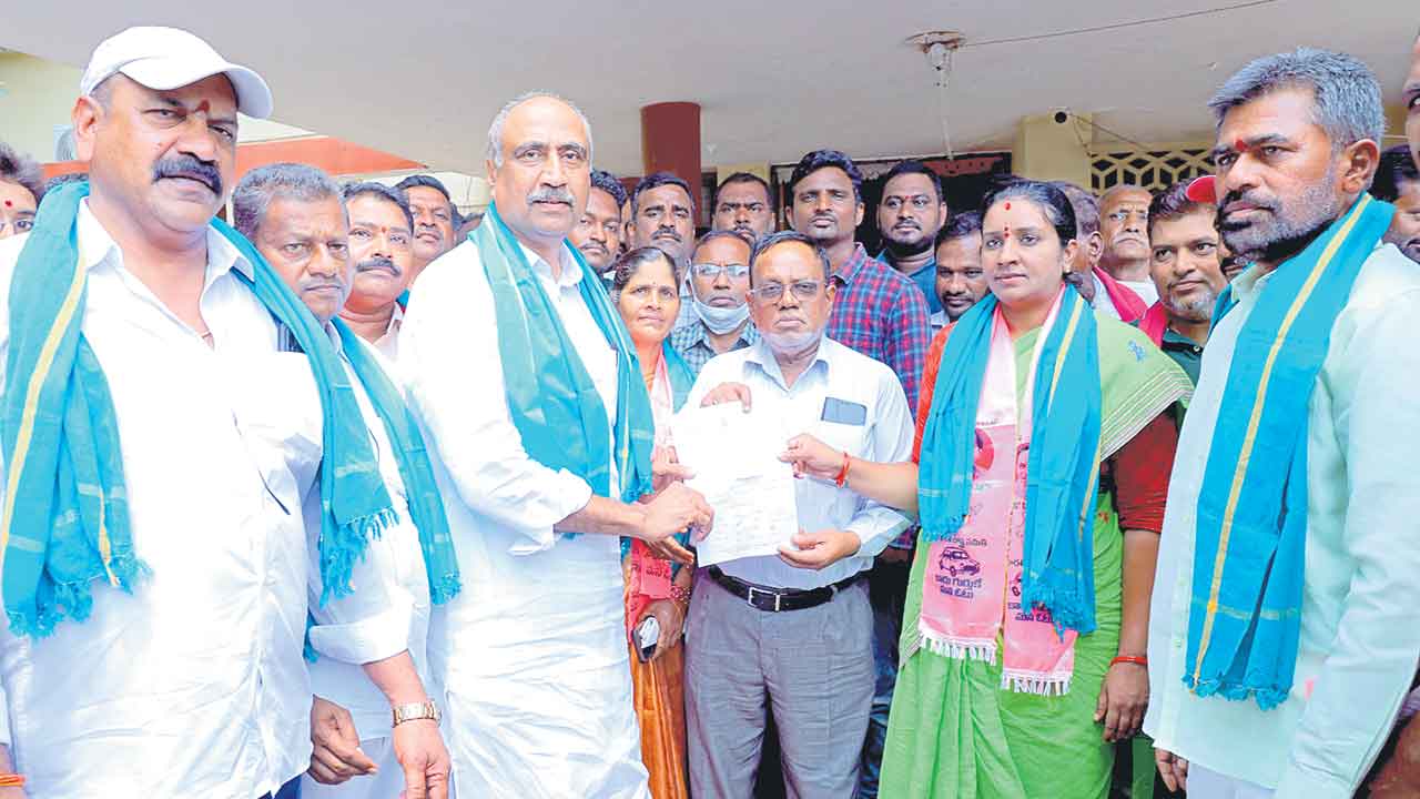 కాంగ్రెస్‌ దగాపై బీఆర్‌ఎస్‌ గర్జన