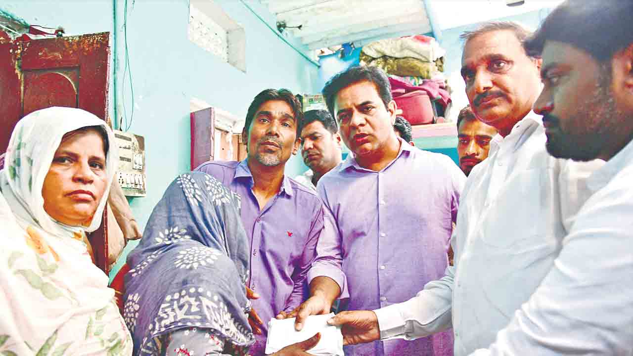 10 లక్షలు పరిహారమివ్వాలి