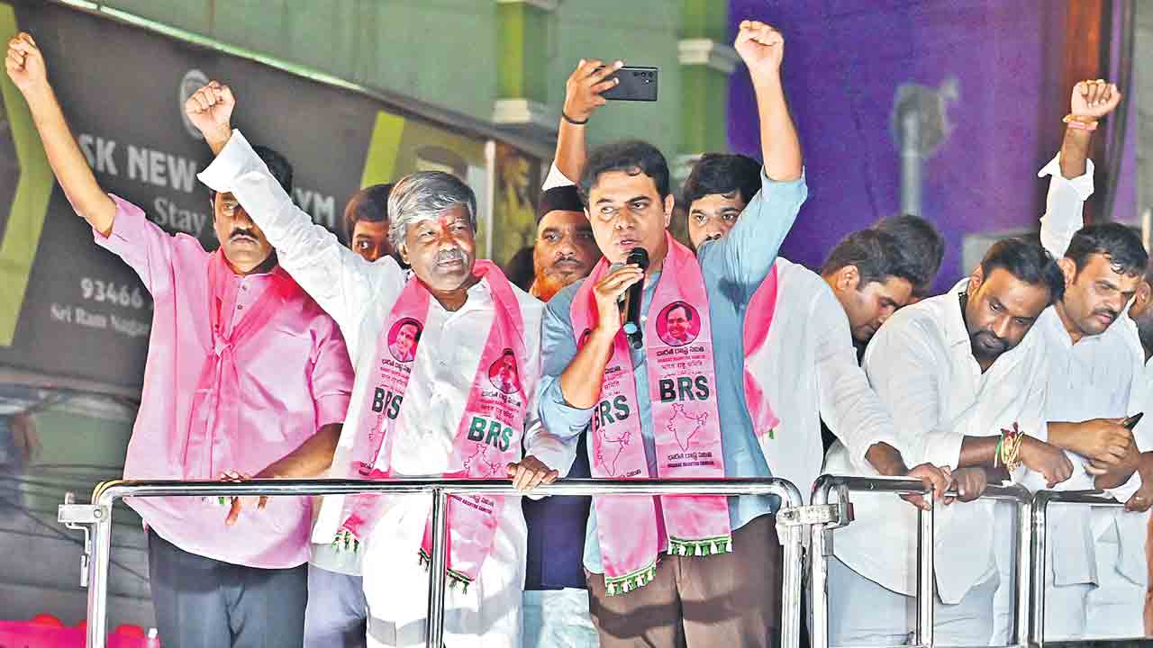 KTR | మాకు 12 సీట్లు ఇవ్వండి.. సంవత్సరంలో కేసీఆర్‌ మళ్లీ రాష్ట్ర రాజకీయాలను శాసిస్తారు: కేటీఆర్‌