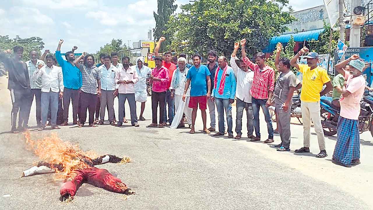 సన్నాలకే బోనస్‌పై బీఆర్‌ఎస్‌ కన్నెర్ర