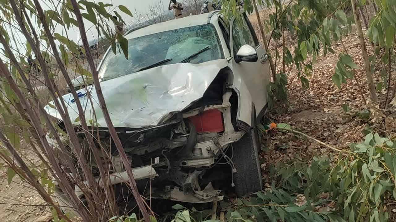 MLA Kasireddy | ఎమ్మెల్యే కసిరెడ్డి కారును ఢీ కొన్న బైక్‌.. ఒకరు మృతి, మరొకరి పరిస్థితి విషమం