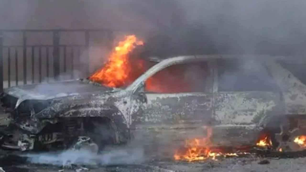 Alipiri | అలిపిరి కూడలిలో కారులో మంటలు.. భయంతో పరుగులు తీసిన భక్తులు