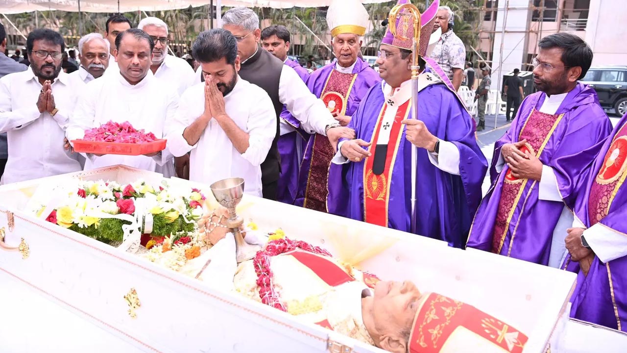CM Revanth Reddy | విశ్రాంత ఆర్చ్‌ బిషప్‌ తుమ్మబాల పార్థివ దేహానికి సీఎం రేవంత్‌ నివాళి