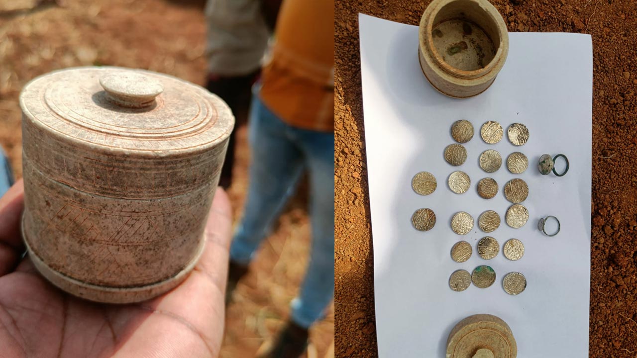 Nizam Coins | ఉపాధి హామీ పనుల్లో నిజాం కాలంనాటి నాణేలు లభ్యం