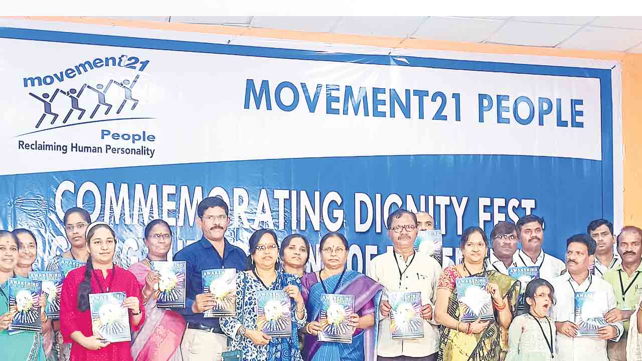 రాజ్యాంగ హక్కులు సమానంగా అందాలి