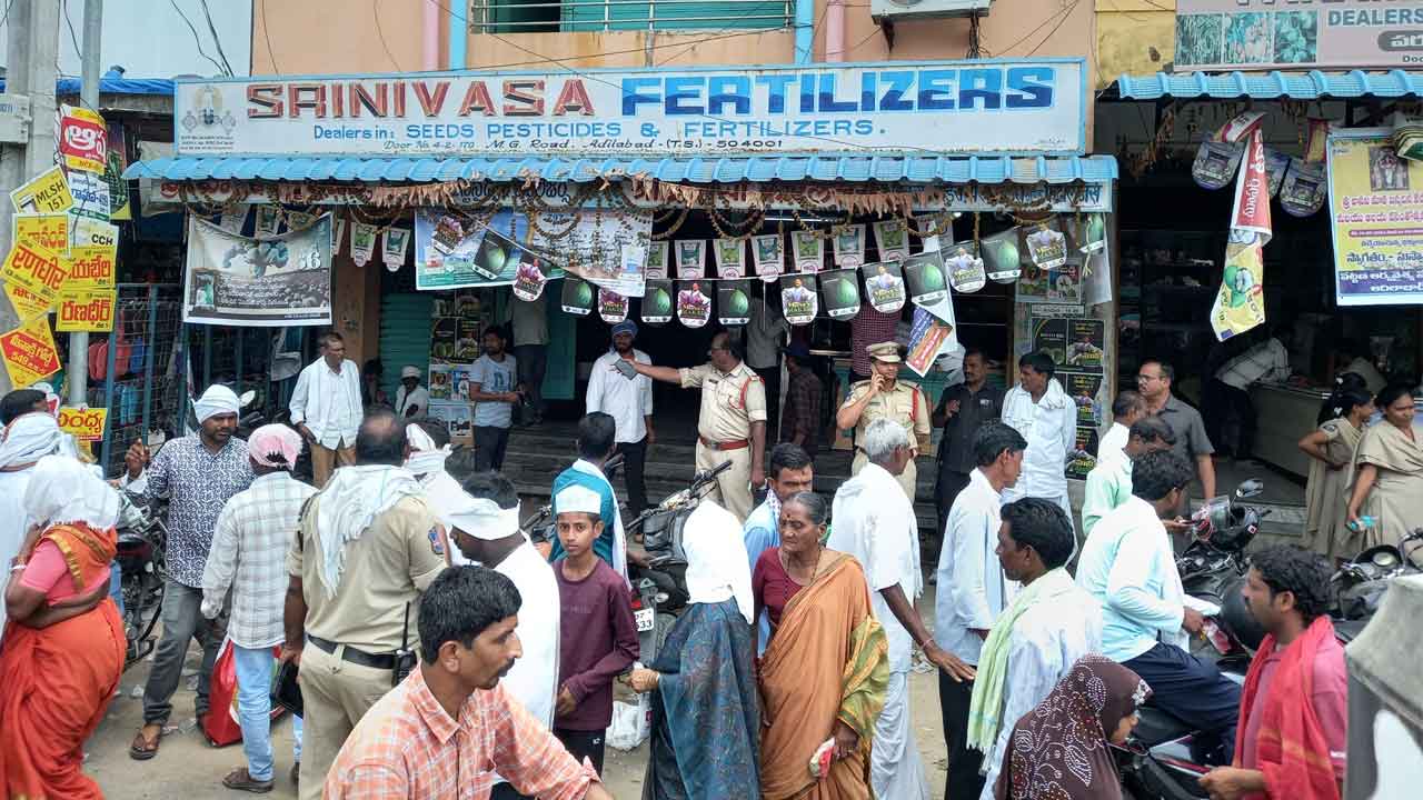 Adilabad | పత్తి విత్తనాలు అందించాలని రైతుల ఆందోళన
