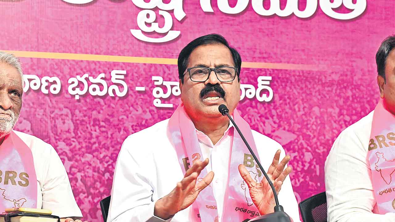 ఉద్యోగులకు డీఏ ఇవ్వాలి