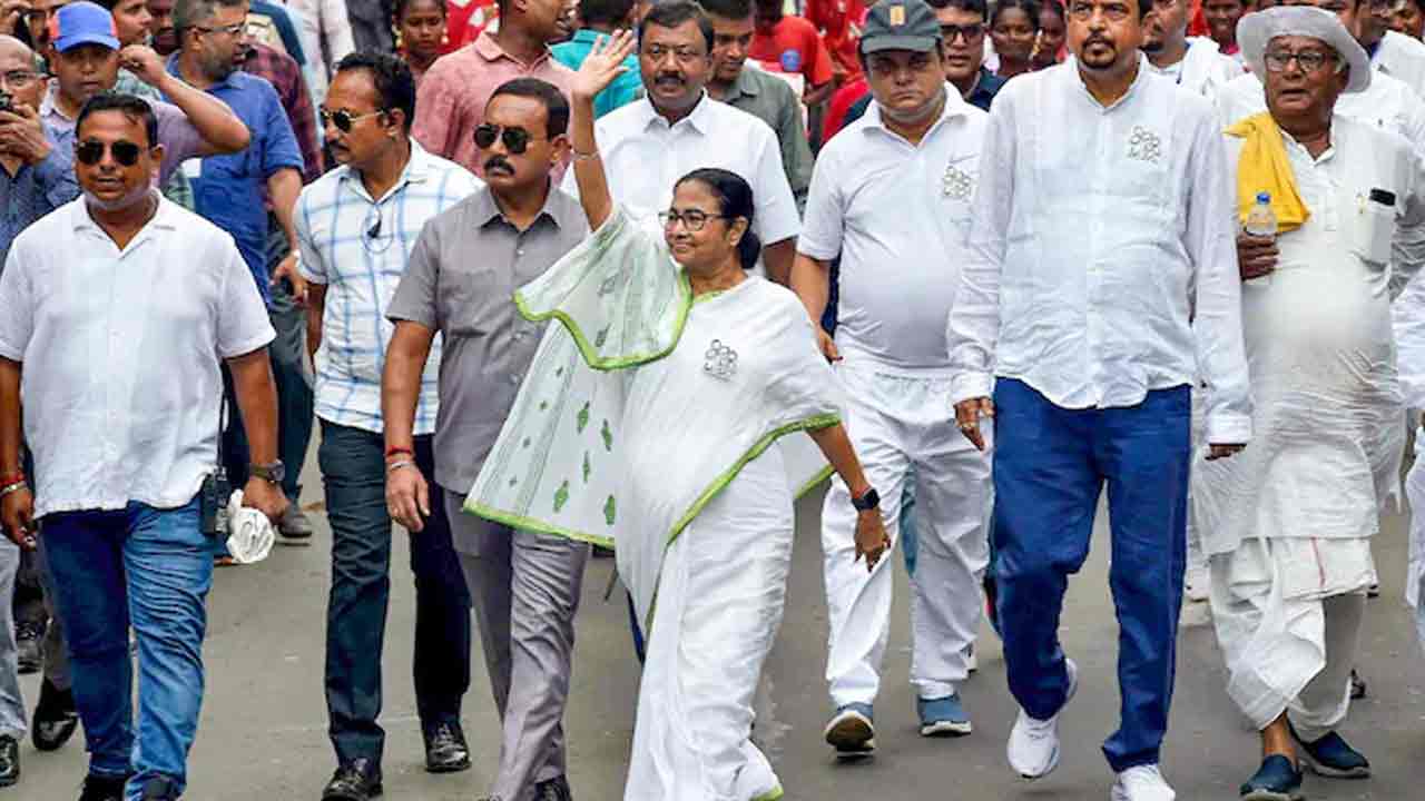 Mamata Banerjee: మీకు గుడి క‌ట్టి.. దోక్లా స‌మ‌ర్పిస్తాం: మోదీపై దీదీ సెటైర్‌