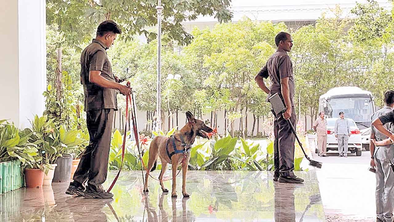 దేశవ్యాప్తంగా బాంబు బెదిరింపు కాల్స్‌