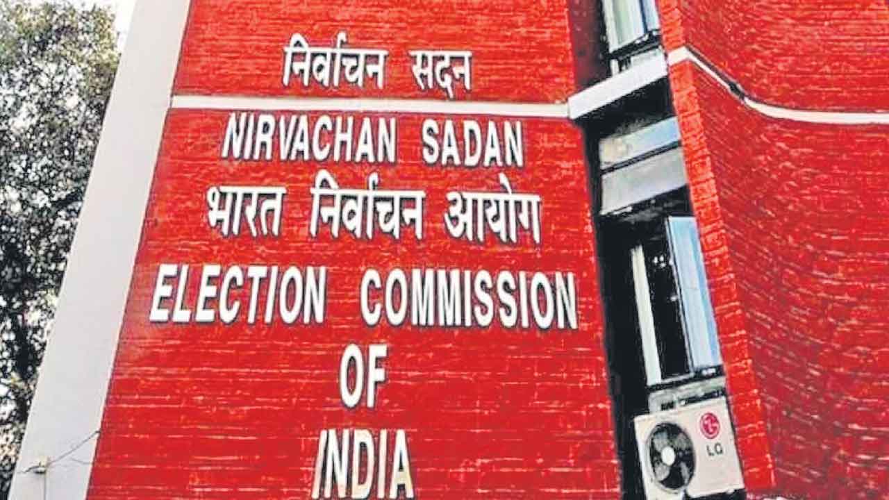 పోల్‌ డాటాను ఎవరూ మార్చలేరు: ఈసీ