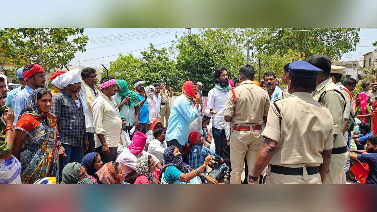 Ellareddypet | మమత మృతికి కారణమైన నిందితుడిని శిక్షించాలని సీఐ ఆఫీస్‌ ముట్టడి