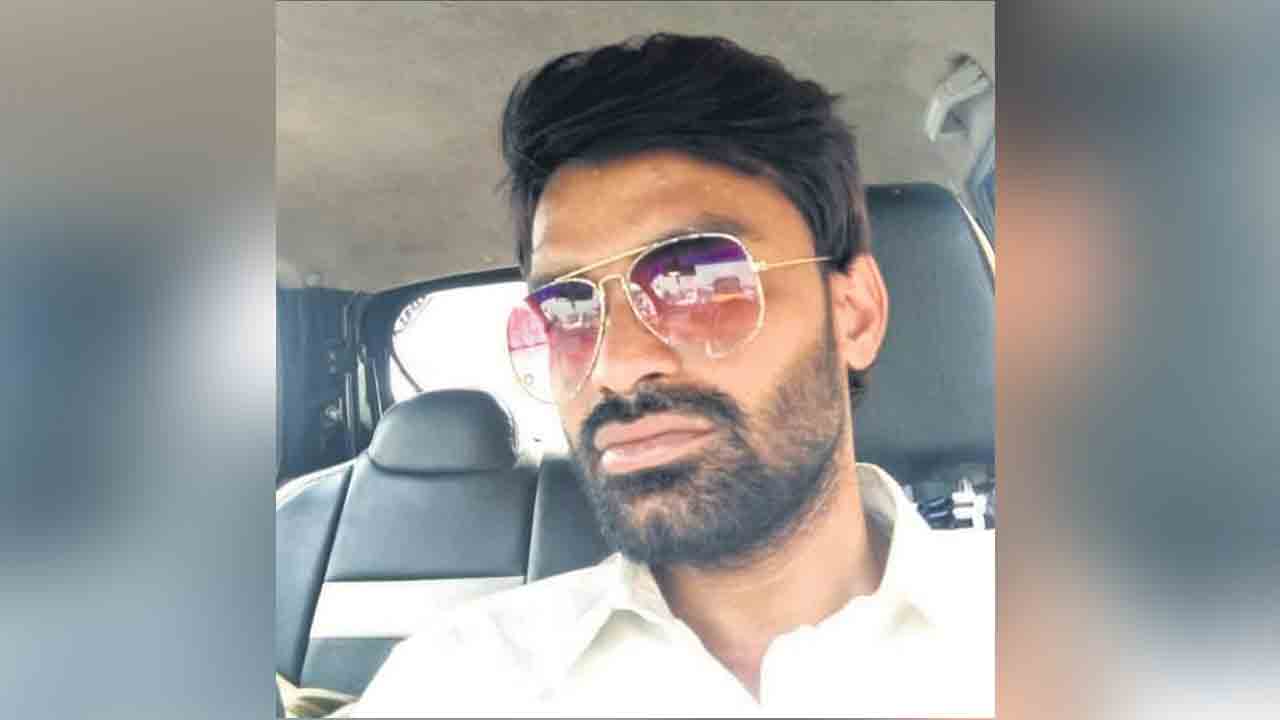 GHMC | స్ట్రీట్‌ లైట్‌ స్తంభానికి చేయి తగిలి.. విద్యుత్‌ షాక్‌తో హార్డ్‌వేర్‌ ఇంజినీర్‌ దుర్మరణం