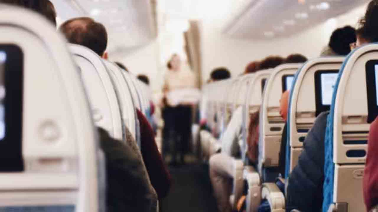 Flight Journey | 110 రోజులు.. 200 విమానాల్లో ప్ర‌యాణం.. ఎందుకంటే..?