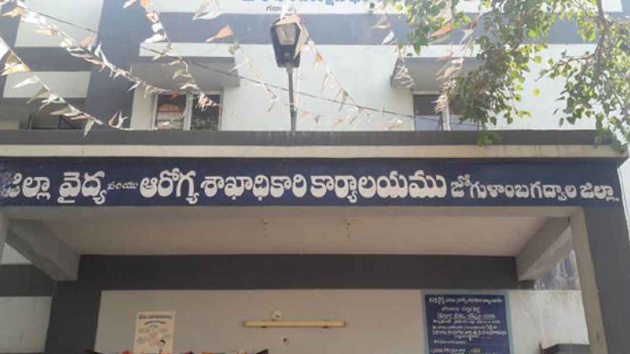 పురిటిలోనే పసికందు మృతి