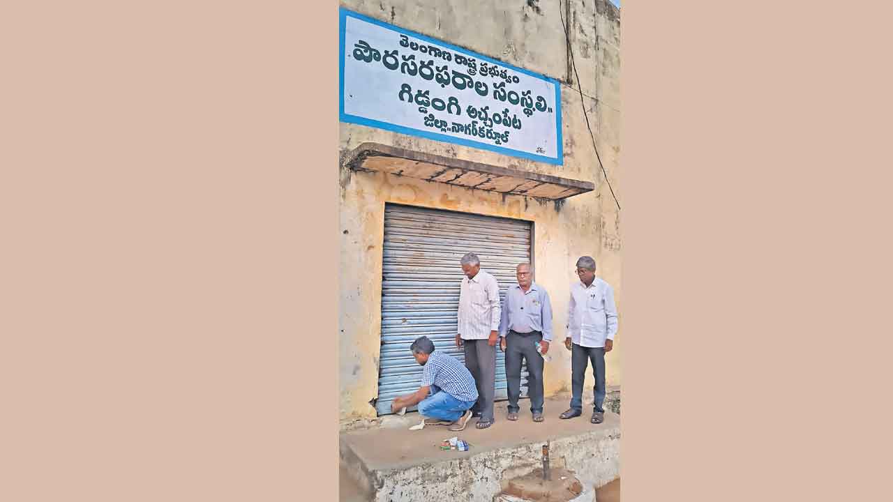 అచ్చంపేటలో గోడౌన్‌ సీజ్‌