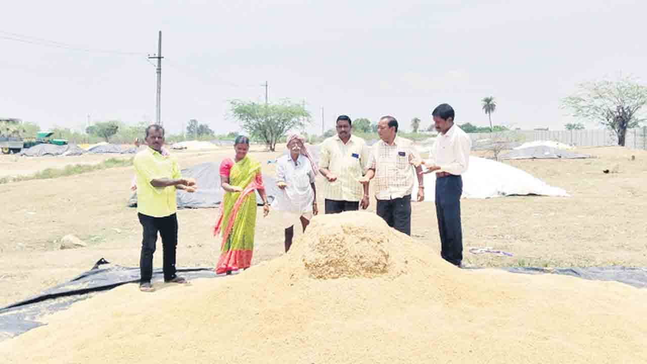 రికార్డు స్థాయిలో ధాన్యం కొనుగోలు