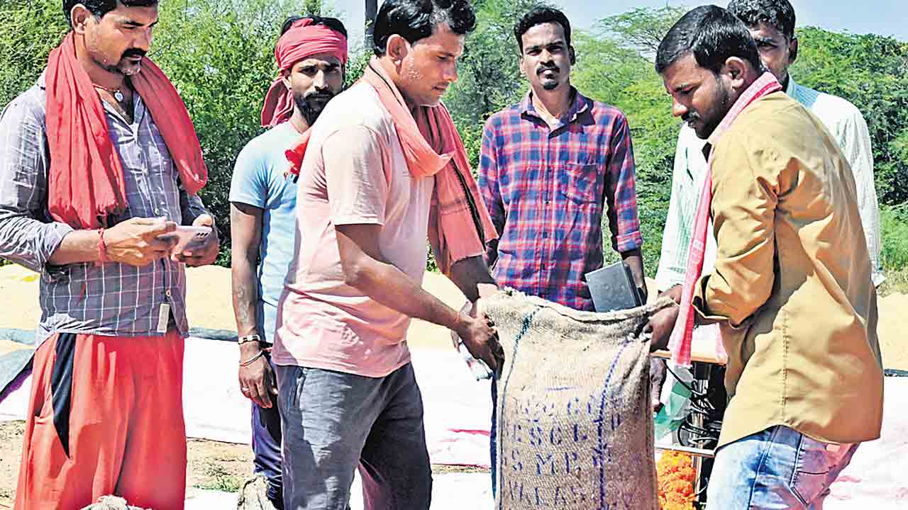 లక్ష్యం చేరలే !