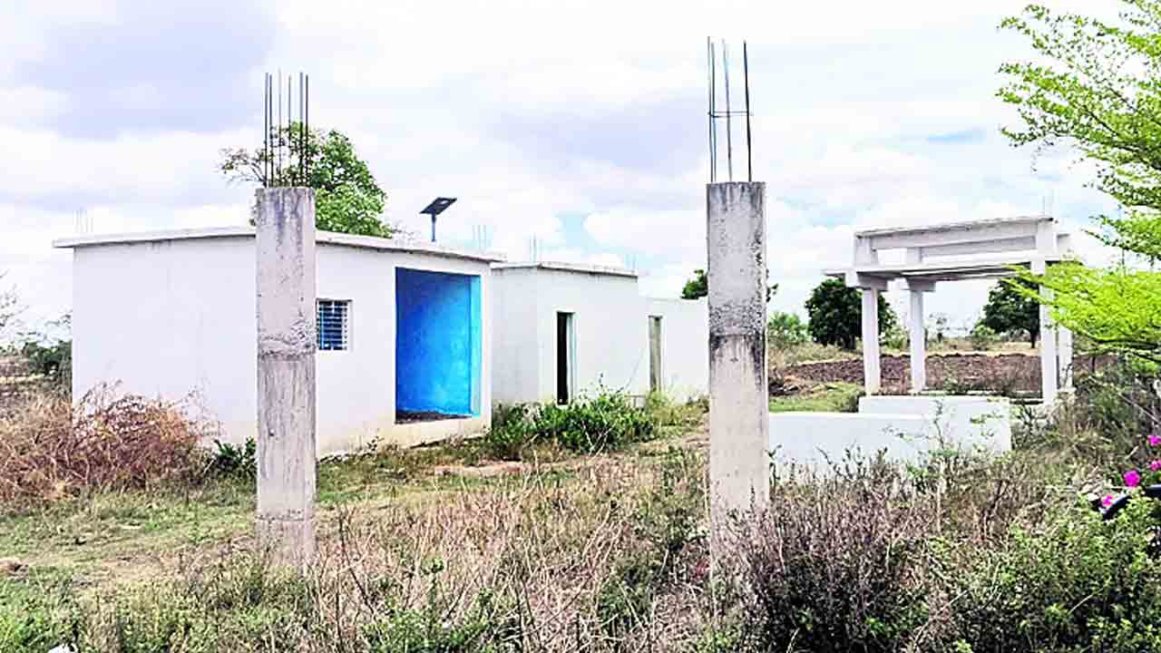 ప్రగతి తప్పిన పల్లెలు