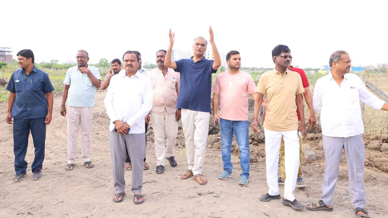 Harish Rao | సిద్దిపేటలో కేసీఆర్‌ భారీ రోడ్‌ షో.. ఏర్పాట్లను పరిశీలించిన హరీశ్ రావు