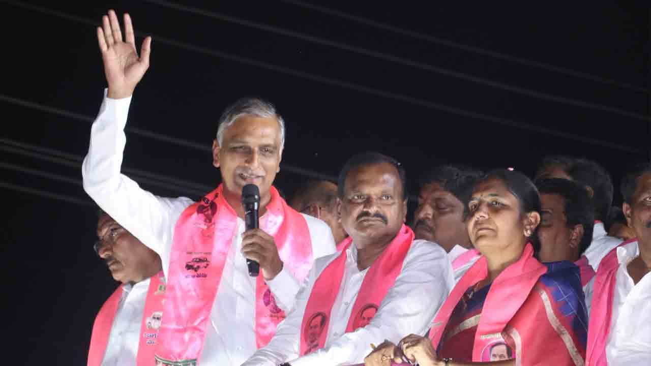 Harish Rao | గుంపు మేస్త్రి గూబ పగిలేలా తీర్పు ఇవ్వాలి.. రేవంత్‌పై మండిప‌డ్డ హ‌రీశ్‌రావు