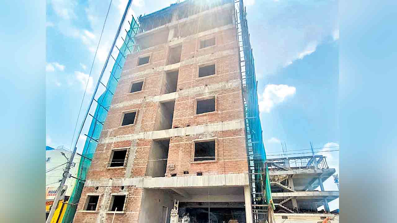 250 గజాల్లో.. 9 అంతస్తులు