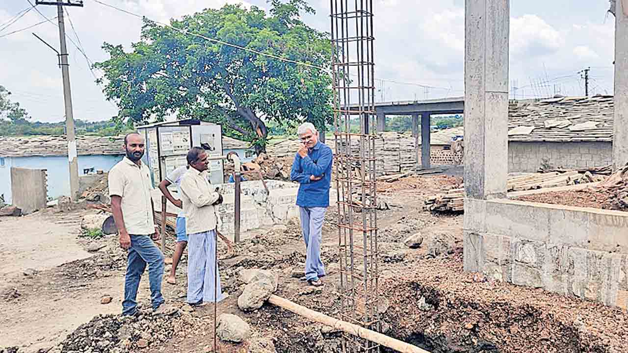 ప్రభుత్వ స్థలంలో అక్రమ నిర్మాణం