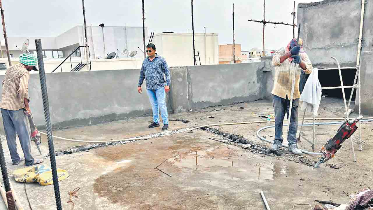 అడుగడుగునా.. అడ్డంకులే