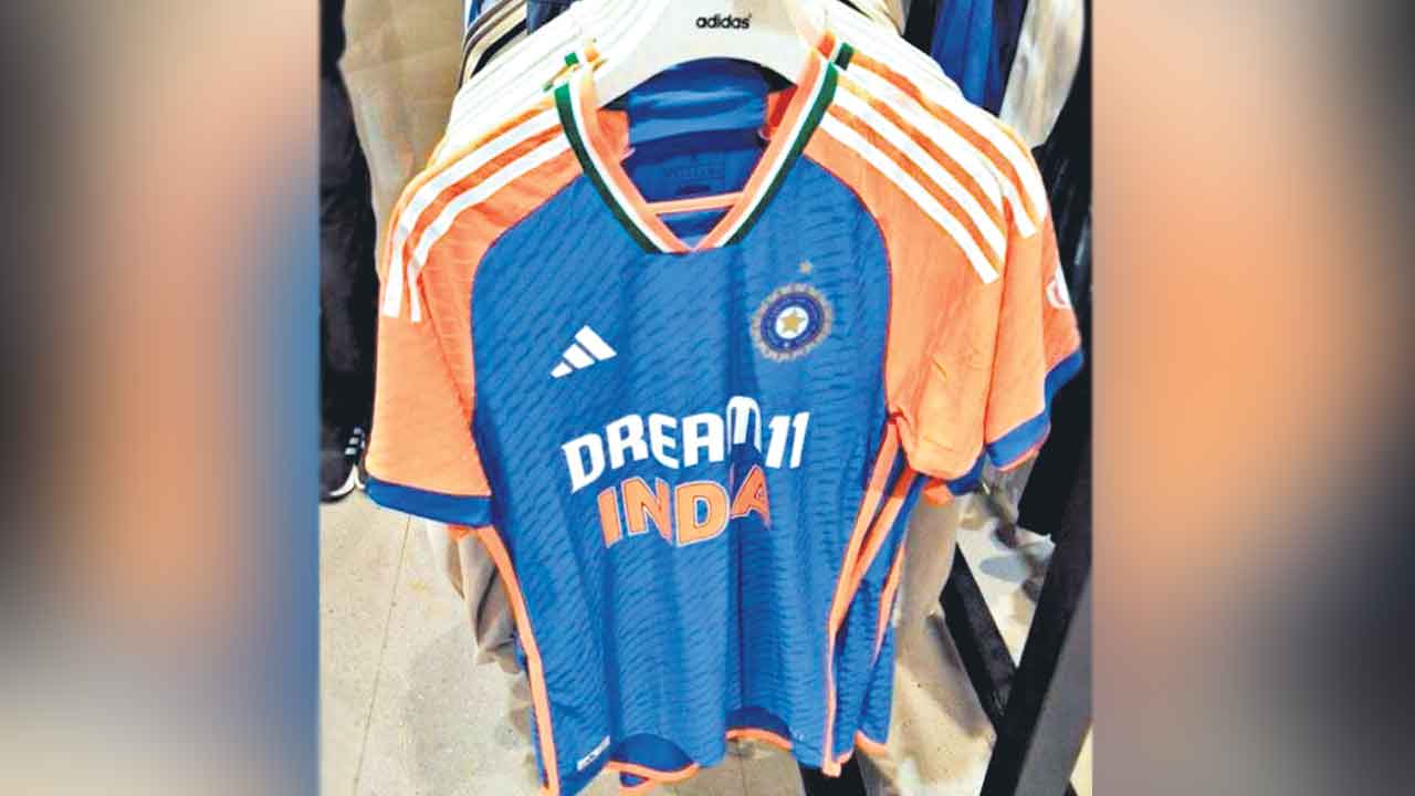 Team India Jersey | వన్ జెర్సీ వన్ నేషన్.. టీ20 ప్రపంచకప్ భారత జెర్సీపై అభిమానుల్లో మిశ్రమ స్పందన