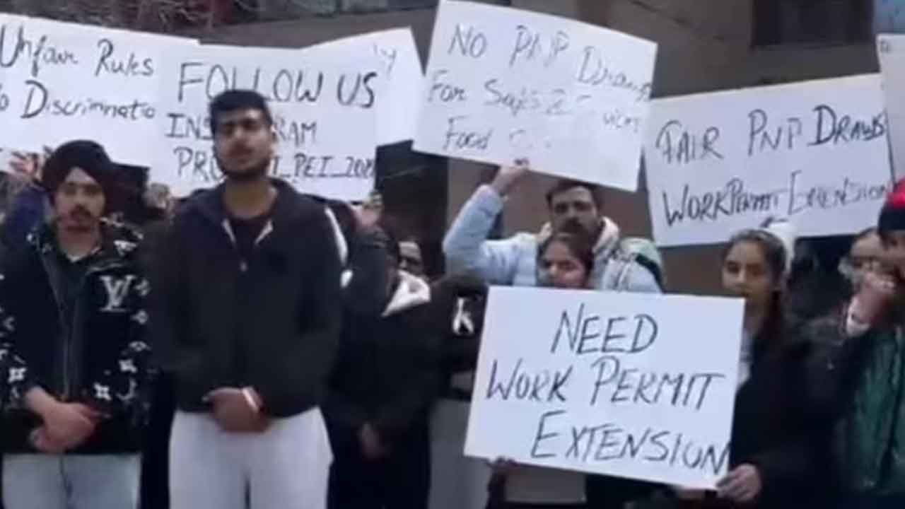 కెనడాలో భారత విద్యార్థుల నిరాహార దీక్ష