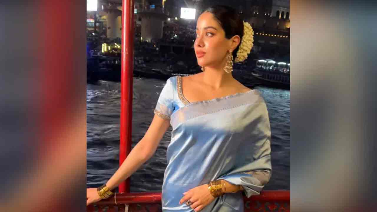 Janhvi Kapoor: కంచి ప‌ట్టు చీర‌పై 1983 వ‌ర‌ల్డ్‌క‌ప్ విన్నింగ్ డిజైన్‌..  స్ట‌న్నింగ్ లుక్‌లో జాన్వీ క‌పూర్‌