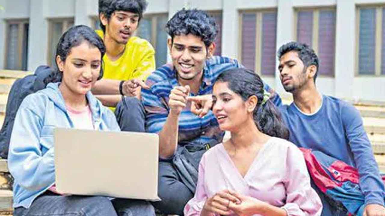 బీఆర్క్‌ ఆలిండియా టాపర్లు మనోళ్లే