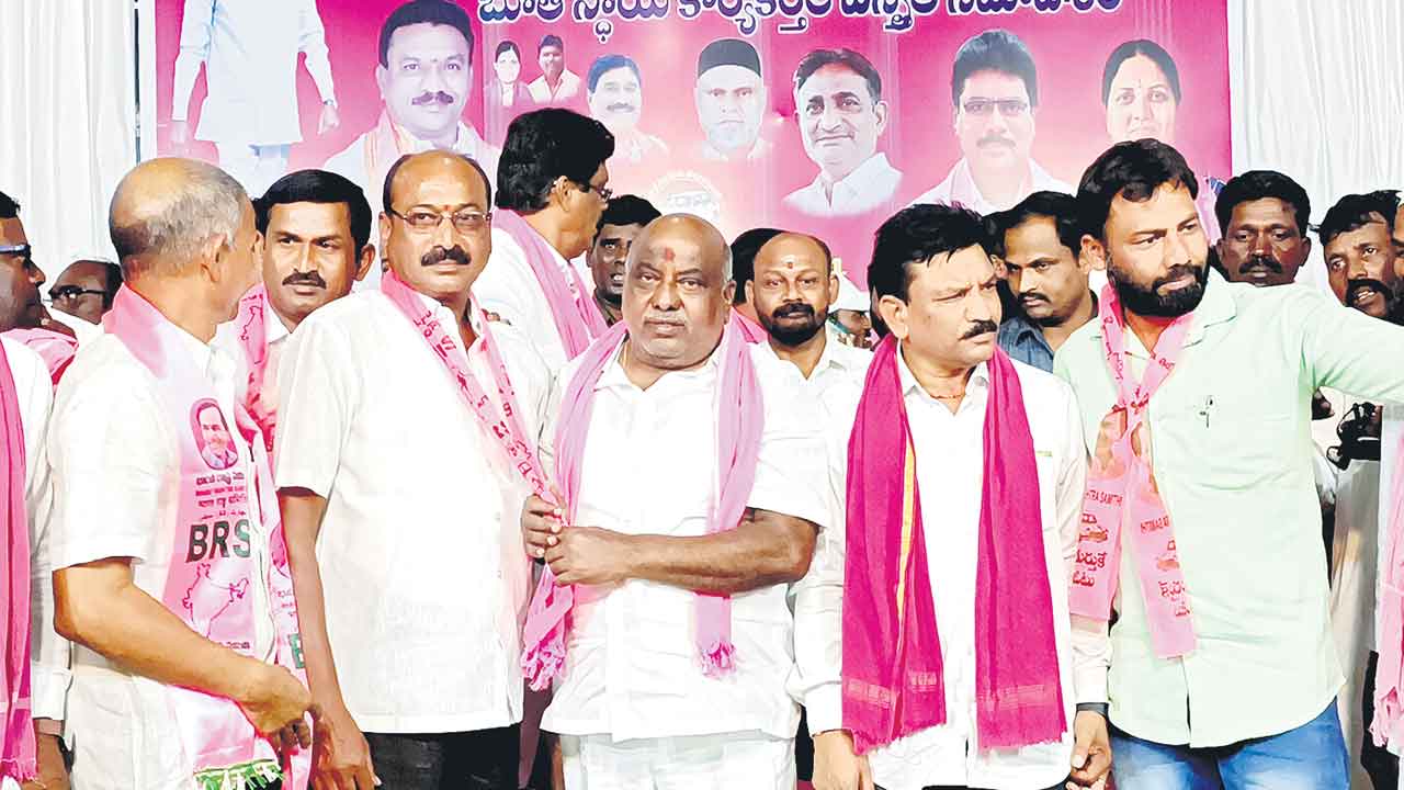 సమష్టిగా ముందుకెళ్తాం..