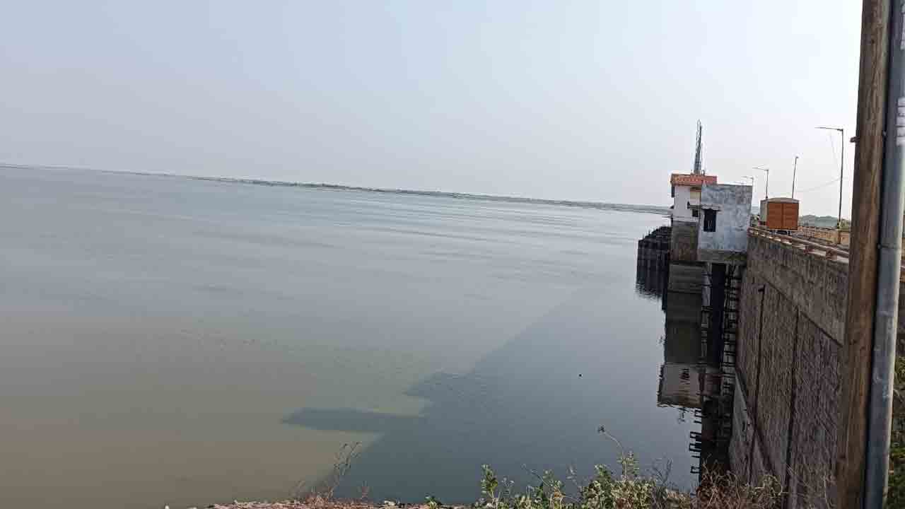 జూరాలకు స్వల్ప వరద