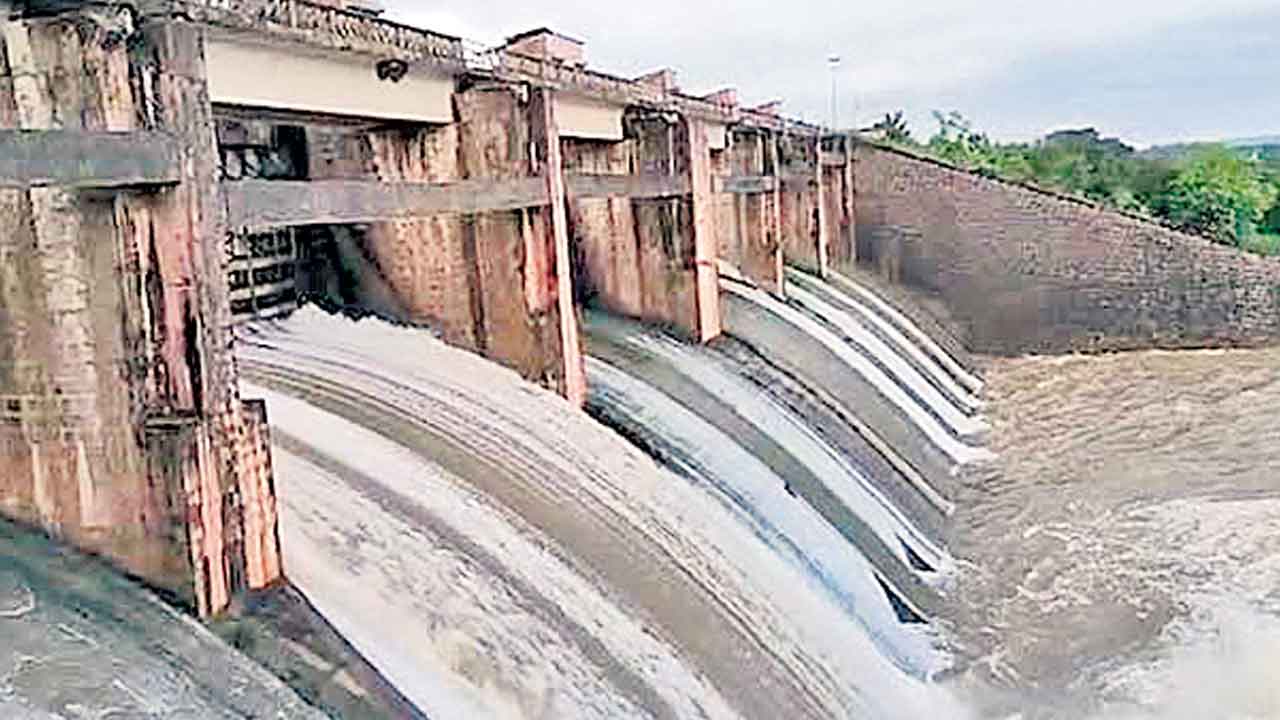 నిధులు లేక నిమ్మలం!