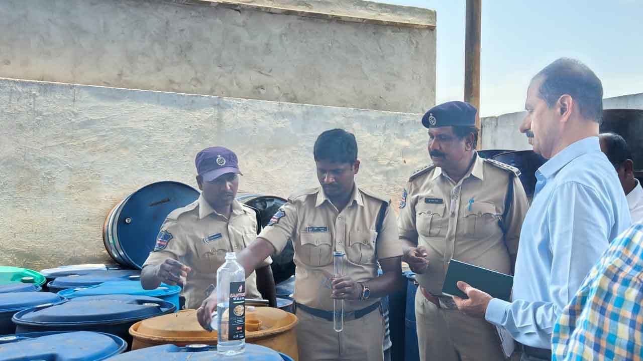 Rectified Spirits | రెక్టిఫైట్‌ స్పిరిట్‌ స్థావరంపై దాడి.. రూ.2 కోట్ల విలువ చేసే స్పిరిట్‌ స్వాధీనం