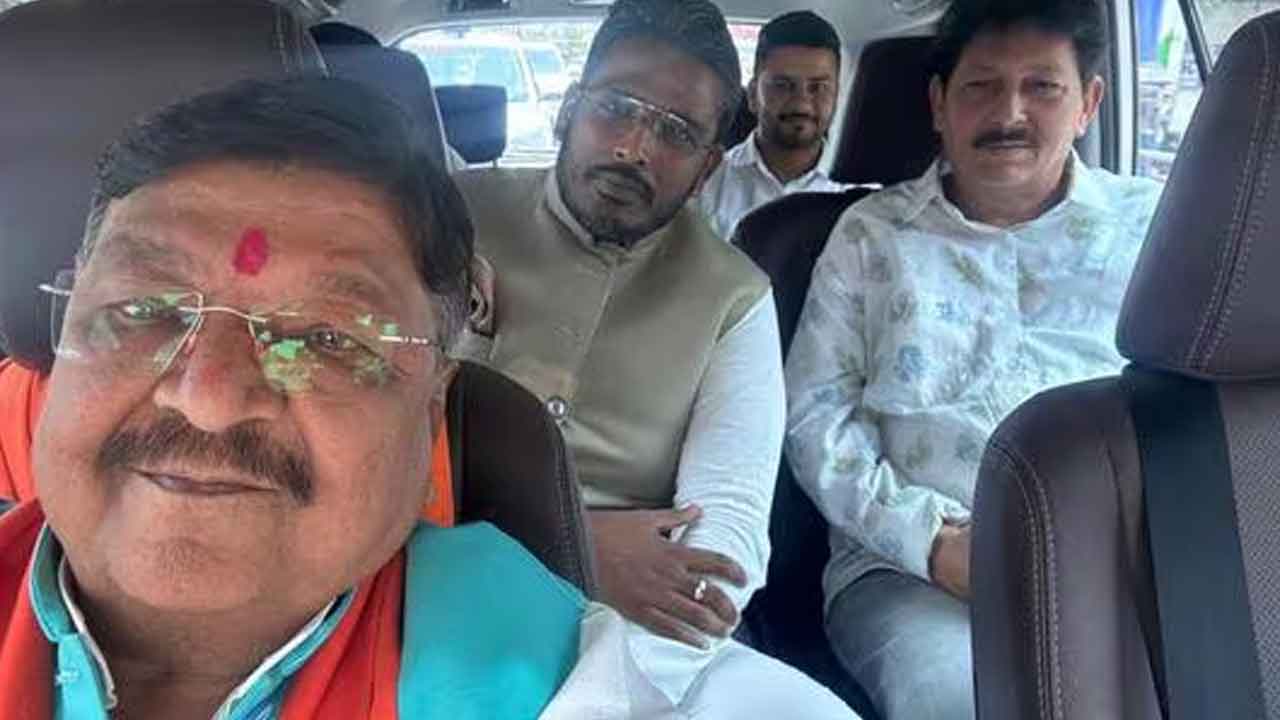 కేసు భయంతోనే నామినేషన్‌ విత్‌డ్రా