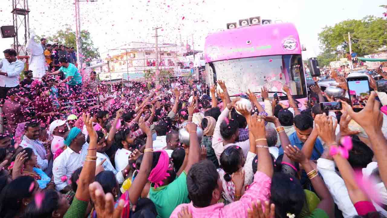 KCR | ఇల్లందులో బీఆర్ఎస్ అధినేత కేసీఆర్‌కు ఘ‌న‌స్వాగ‌తం