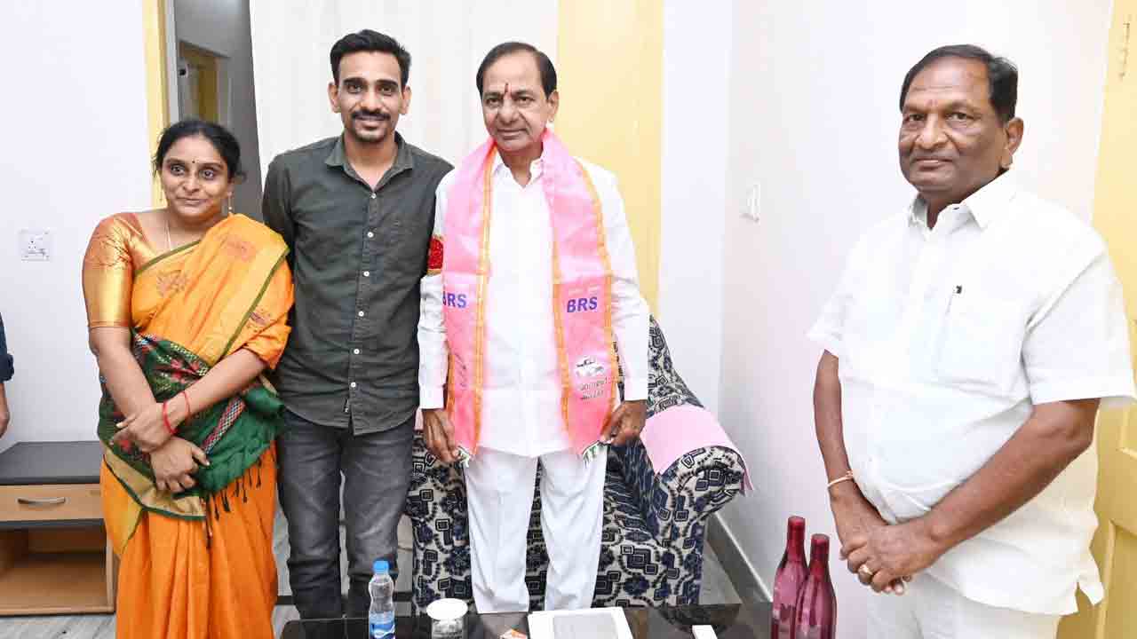 KCR | బీఆర్ఎస్ అధినేత కేసీఆర్ను కలిసిన సల్వాజీ మాధవరావు