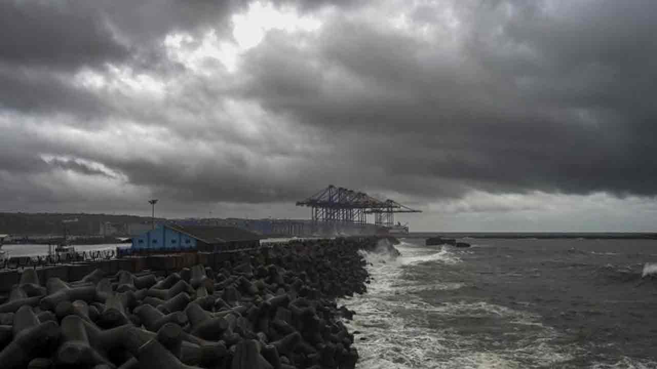 Monsoon: వానాకాలం వచ్చేసింది.. కేరళలోకి ప్రవేశించిన నైరుతీ.. 14 జిల్లాల్లో ఎల్లో అలర్ట్