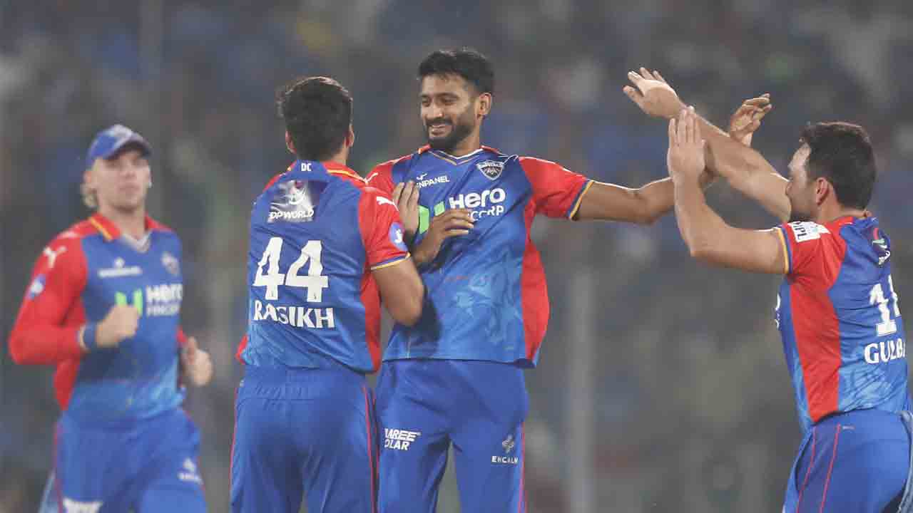 DC vs RR | బ‌ట్ల‌ర్ బౌల్డ్.. సిక్స‌ర్ల‌తో హోరెత్తిస్తున్న శాంస‌న్