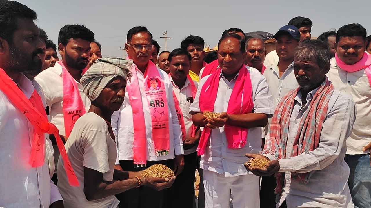 Koppula Eshwar | తడిసిన ధాన్యాన్ని కొనేదాకా కొట్లాడుదాం : కొప్పుల ఈశ్వర్‌