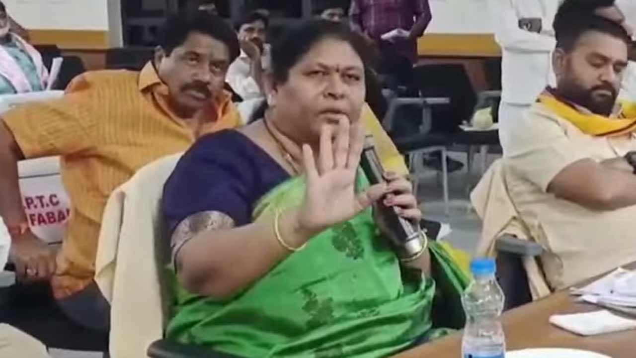 మీరే అసలు దొంగలు.. ఫారెస్ట్‌ అధికారుల తీరుపై ఎమ్మెల్యే కోవాలక్ష్మి ఫైర్‌